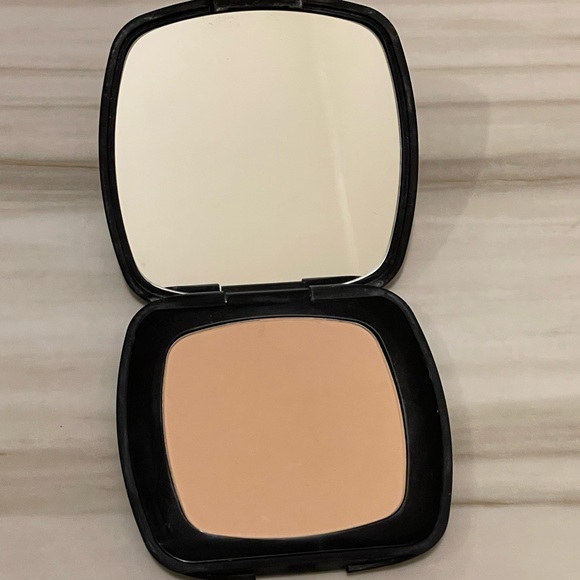 bareMinerals READY SPF 20 Foundation R110 - Picture 1 of 4